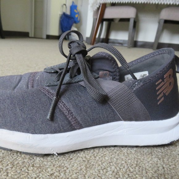 New Balance Unisex- FuelCore Nergize V1 Sneaker - Size 8.5  Gently Used - Picture 2 of 4